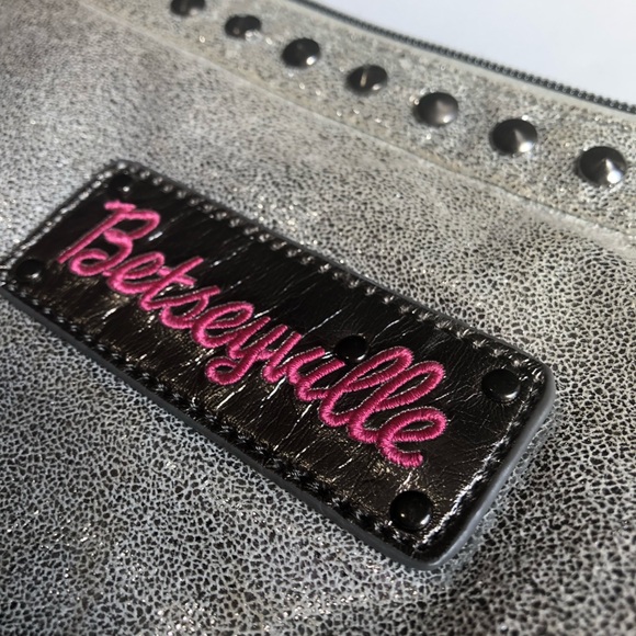 SOLD Betsey Johnson Betseyville Silver Clutch - Picture 3 of 7
